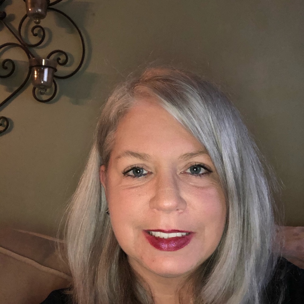 Hi fellow Poshers.Welcome.All offers considered.💄